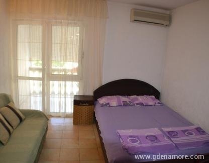 2 schöne Wohnungen, , Privatunterkunft im Ort Sutomore, Montenegro - Apartman Prvi sprat 3